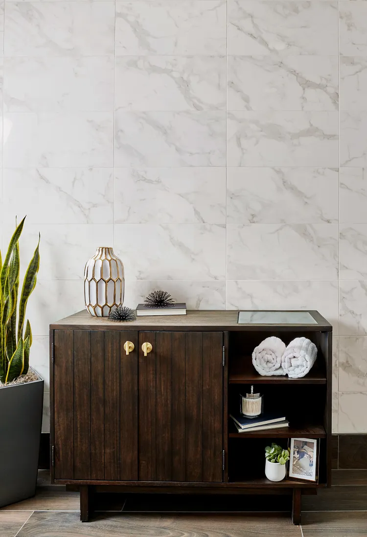 Ben® Pintura acrílica para interiores e imprimador - Mate, Galón, Paredes  del Castillo 1573 | Benjamin Moore, image size:750x1096