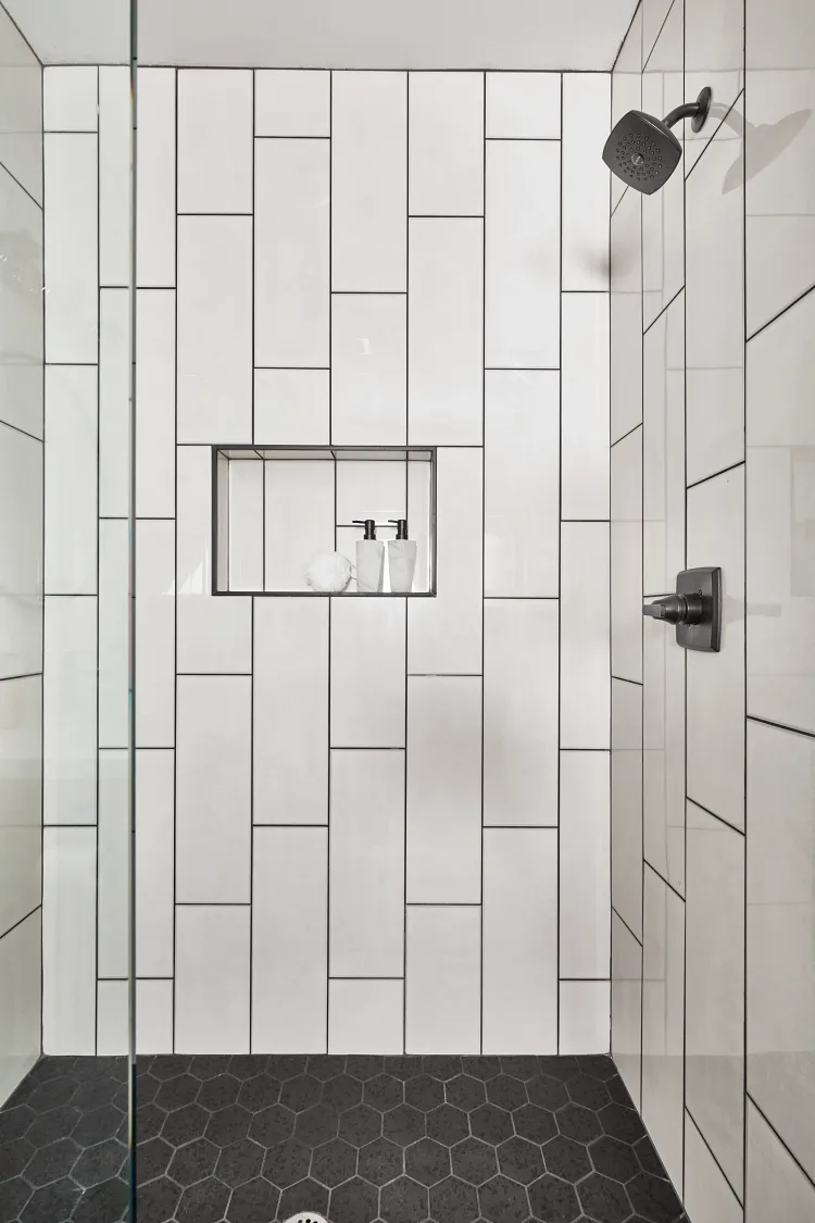 Combinación de baldosas con colores de líneas de lechada - Arizona Tile, image size:750x1125